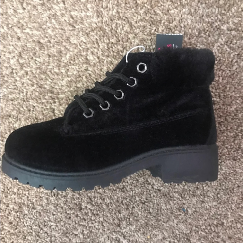 Boots - Picture 3 of 4